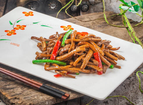 茶树菇炒牛柳