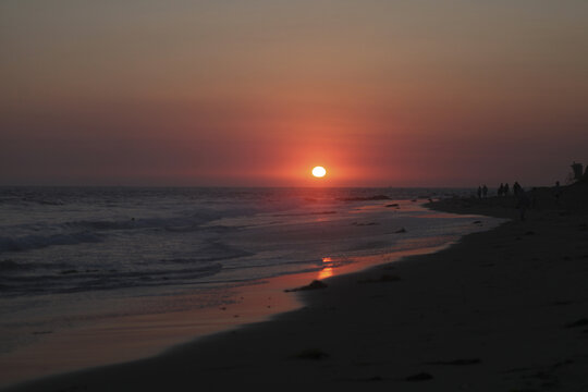 夕阳下美丽的宁静的海滩