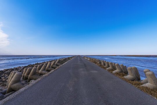 通往远方的公路