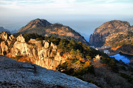 黄山高山山峦