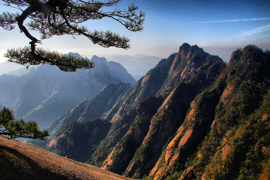 黄山松树山峦