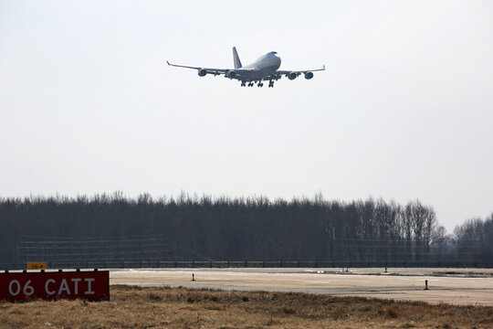 波音B747宽体飞机降落