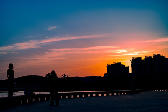 云龙湖北岸夕阳剪影