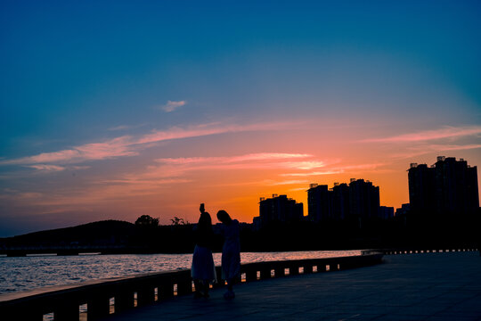 徐州云龙湖北岸夕阳剪影