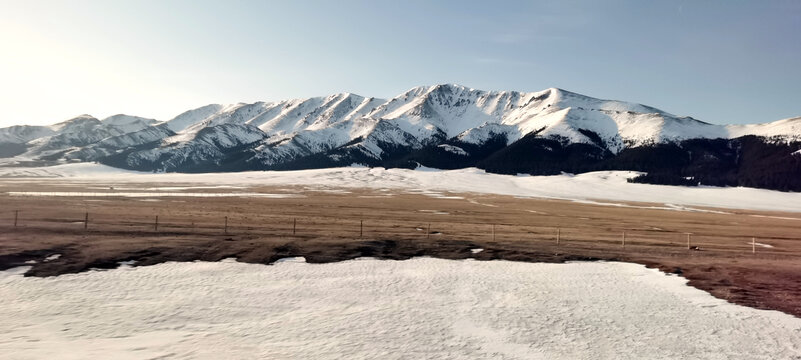 天山雪景