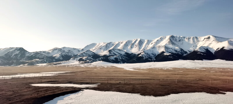 天山雪景