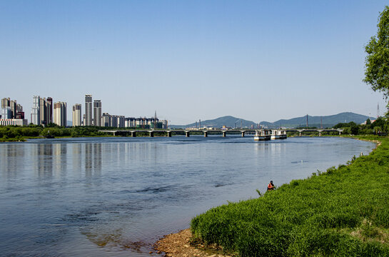 松花江畔景如画