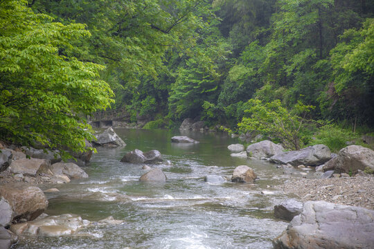 山涧溪流