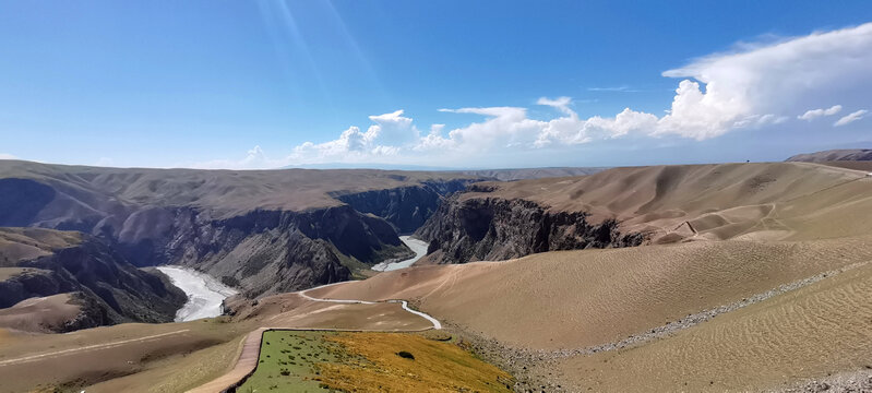 天山峡谷