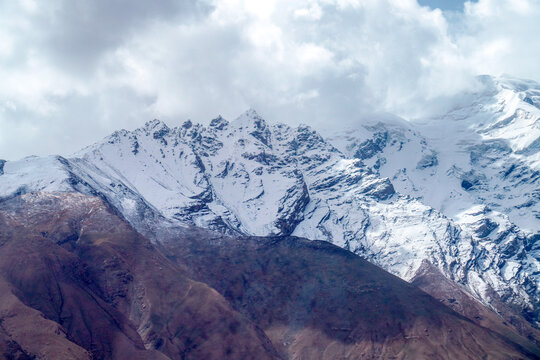 昆仑山脉雪山