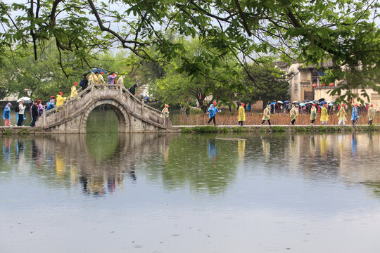 雨中宏村