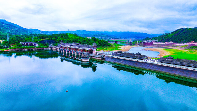 调节坝风雨廊桥