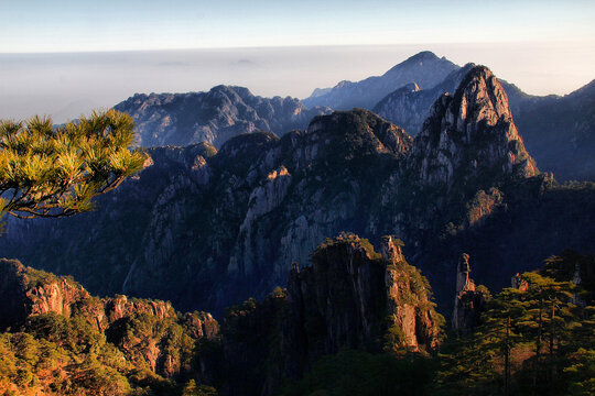 黄山山顶远眺