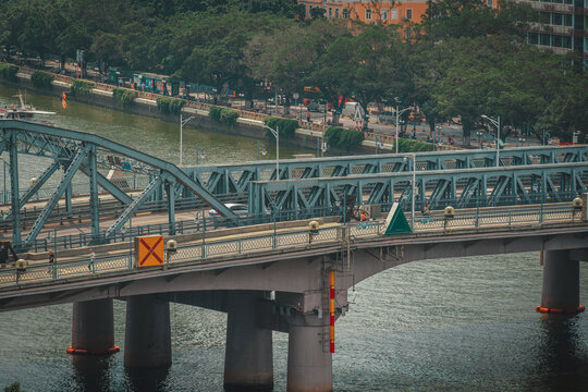 广州珠江河道两岸