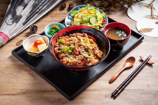 和风肥牛丼饭