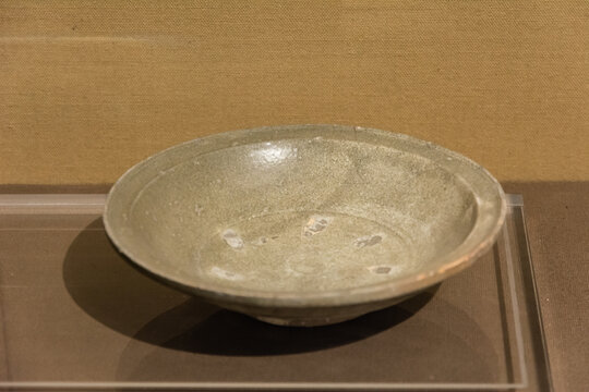 元代青釉瓷碗