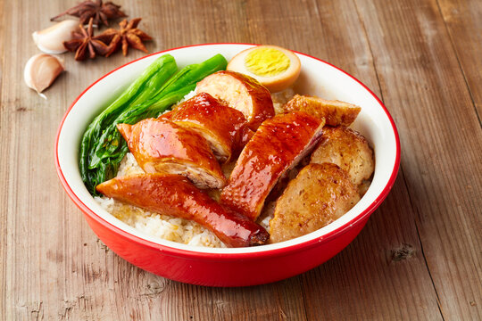 鸡腿烧鸭肉饼饭