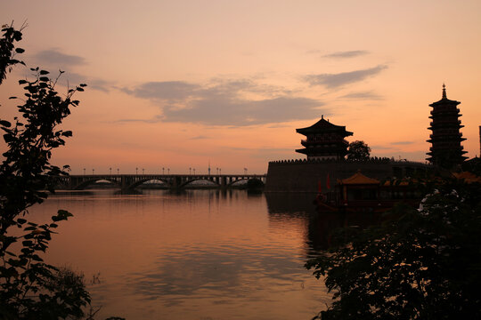 洛阳朱樱塔夕阳