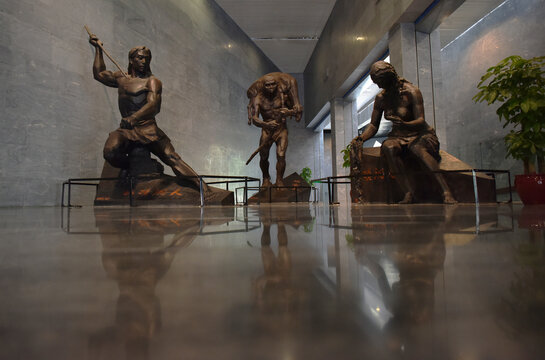 北京人遗址博物馆主题雕塑