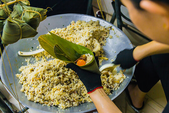 传统端午节手工包粽子配料