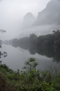 云雾山水风景