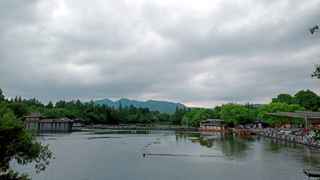 平湖秋月