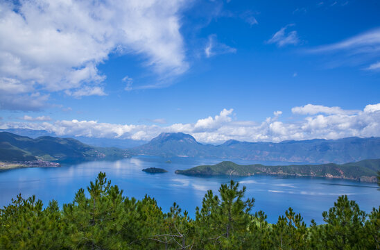 丽江泸沽湖猪槽船女神山