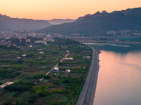 航拍济南卧虎山水库朝霞