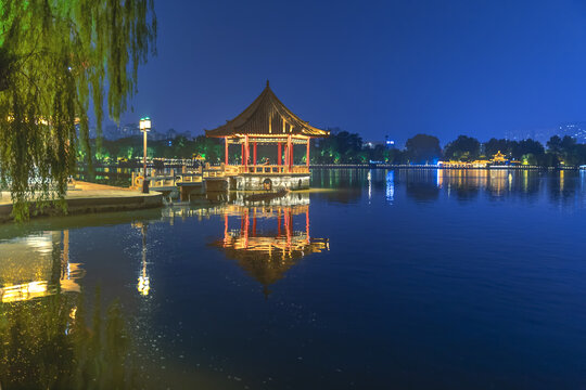 大明湖九曲亭夜景