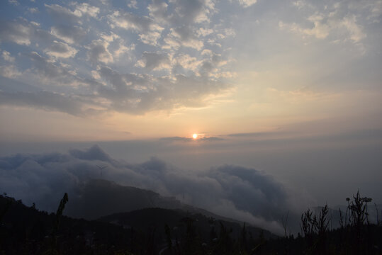 湖北咸宁九宫山日出