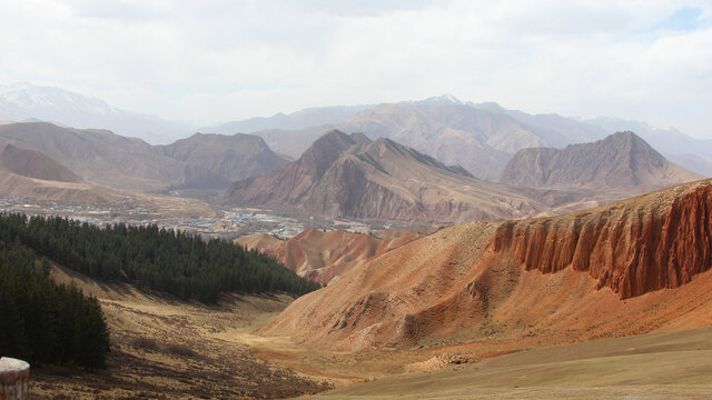 卓尔山