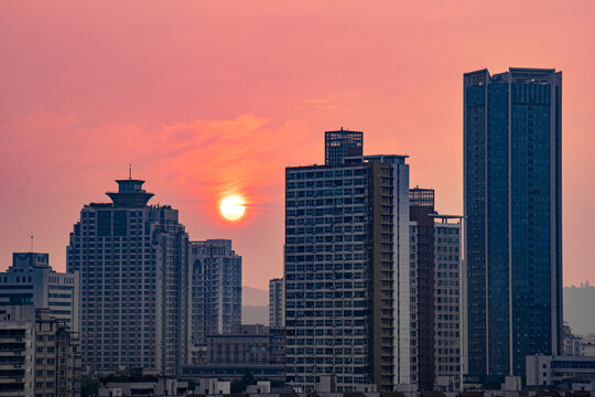 绵阳市城市天际线日出