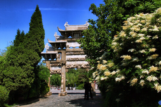 母子节孝石牌坊