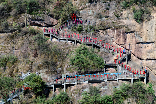 永康方岩景区旗袍队伍走秀