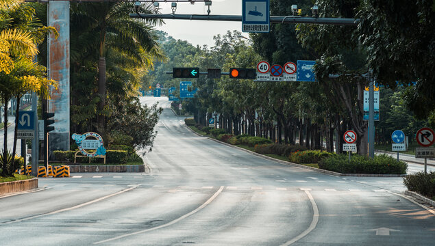 疫情时期景洪市空旷的道路