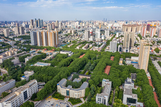 航拍郑州大学南校区绿树成荫