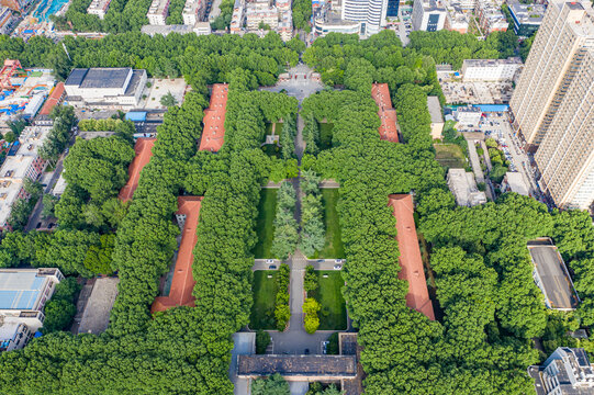 航拍郑州大学南校区绿树成荫