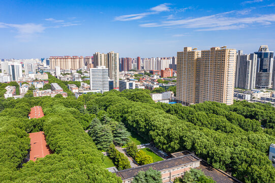 航拍郑州大学南校区绿树成荫