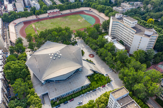 航拍郑州大学南校区校园体育馆