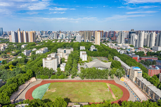 航拍郑州大学南校区校园体育馆