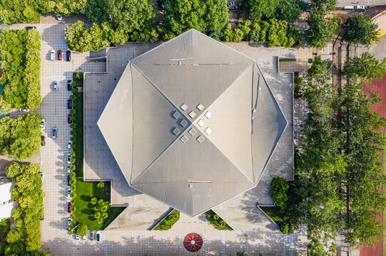 航拍郑州大学南校区校园体育馆