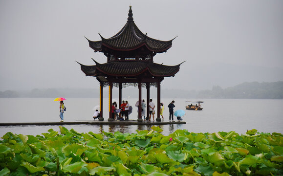 雨雾朦胧最西湖