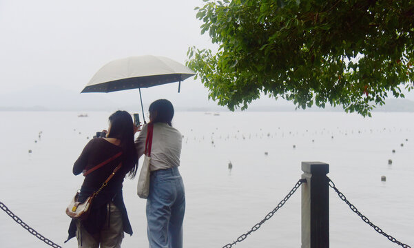 雨雾朦胧最西湖