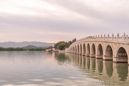 夕阳下的中国北京颐和园