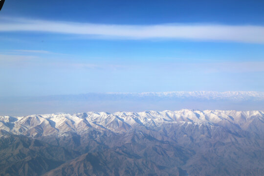 航拍天山雪峰美丽景色