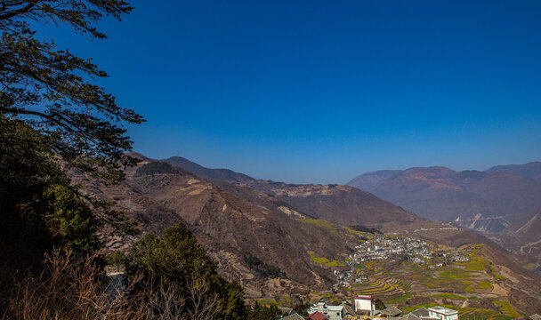 连绵群山