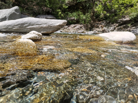 山涧溪流