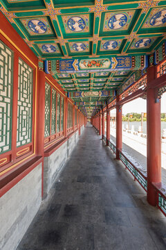 北京北海公园沿湖长廊