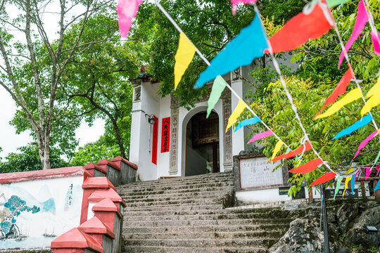 广西贺州风景浮山寺庙门