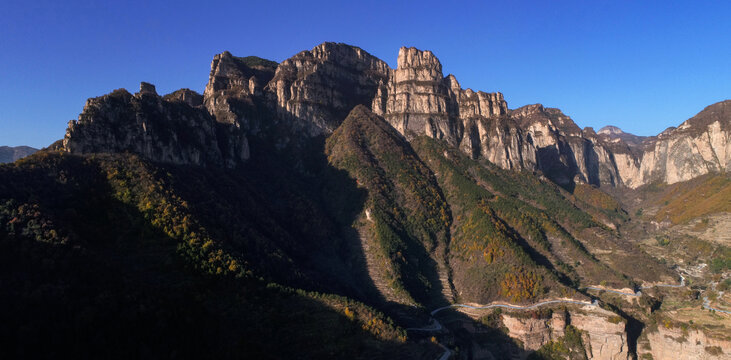 太行山崇山峻岭装饰画